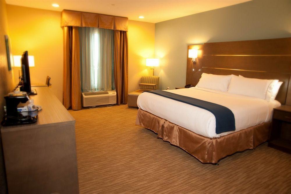 Holiday Inn Express And Suites Schulenburg By Ihg Dış mekan fotoğraf
