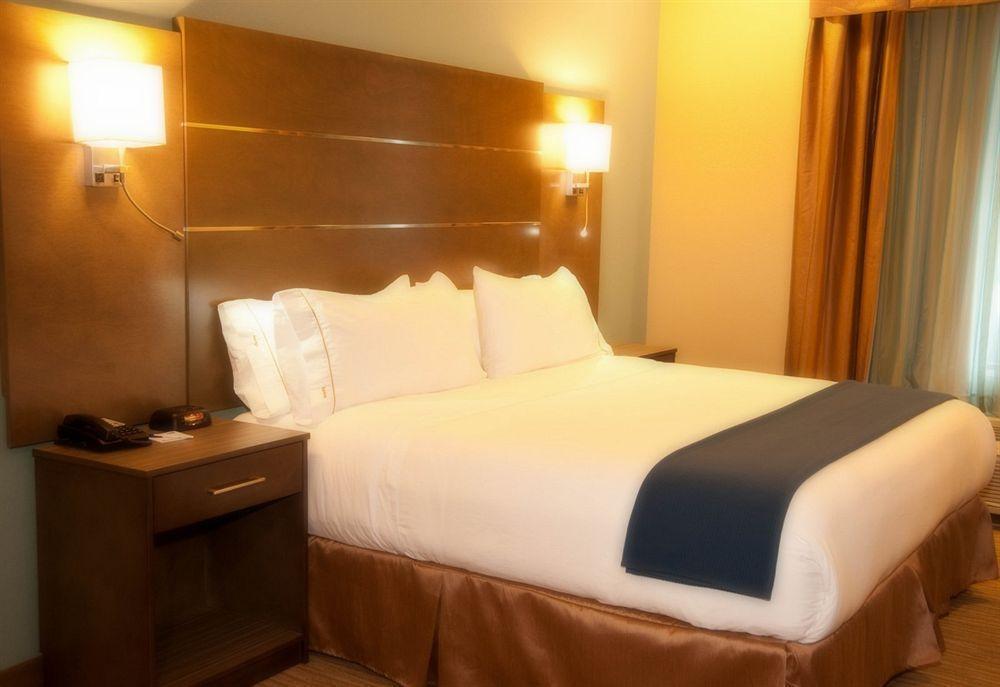 Holiday Inn Express And Suites Schulenburg By Ihg Dış mekan fotoğraf