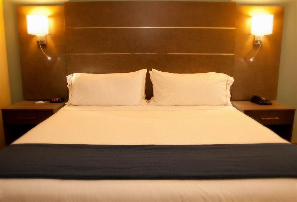 Holiday Inn Express And Suites Schulenburg By Ihg Dış mekan fotoğraf